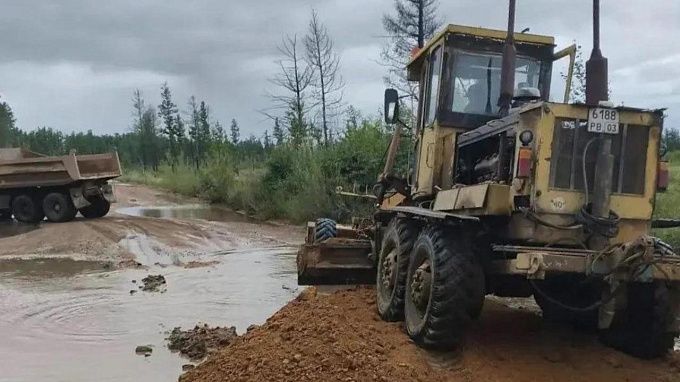 В двух районах Бурятии восстанавливают дороги после дождей