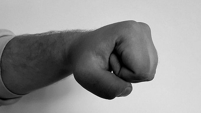 В Улан-Удэ осудили мужчину, который жестоко избил дядю и бросил его умирать в подъезде