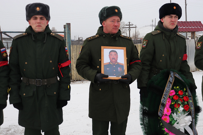 Погибшего на Украине военнослужащего из Бурятии наградили посмертно