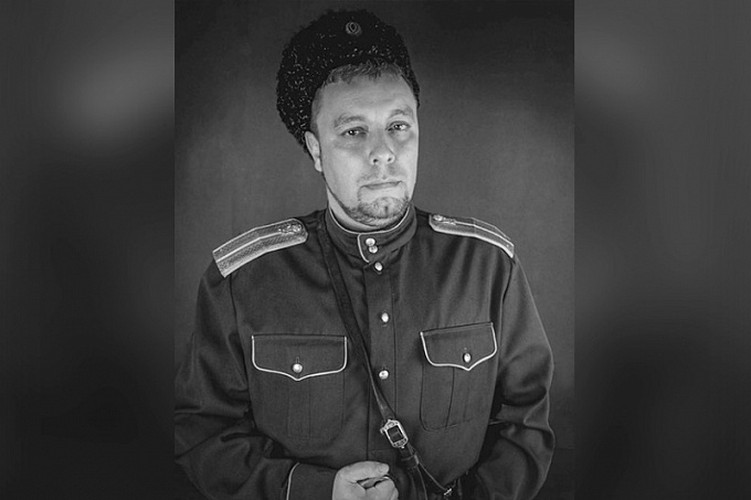 В Бурятии ушел из жизни 30-летний вокалист театра «Забава» 