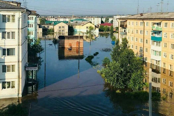 Пятеро человек погибло в Иркутской области из-за наводнения. В регион прилетел Путин