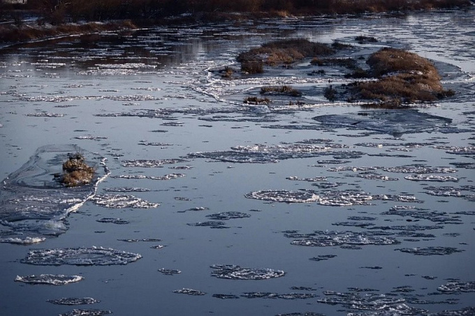 В Бурятии 7-летний ребенок провалился под лед, играя в рыбалку