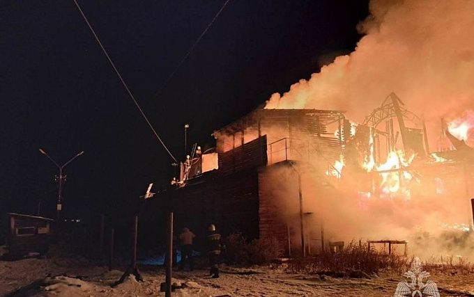 Крупный пожар вспыхнул в жилом доме в районе Бурятии