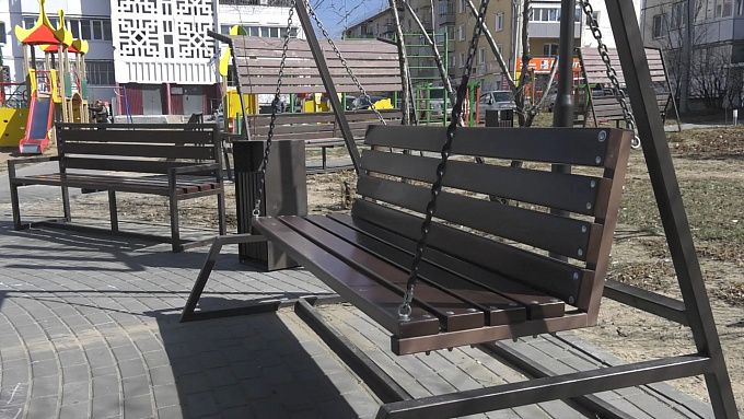 В Улан-Удэ обокрали любителя клубов, пока он спал на лавочке