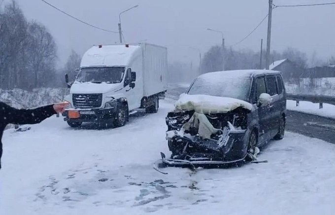 Водитель «Хонды» на летней резине устроил ДТП на трассе «Байкал» 