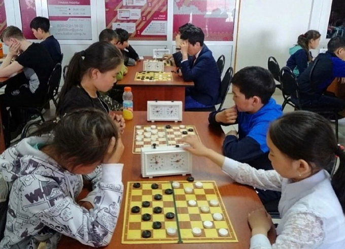 В Улан-Удэ прошли соревнования по «чудо-шашкам»