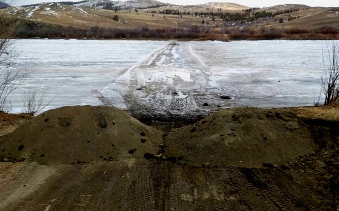 В Бурятии закрыли две ледовые переправы 