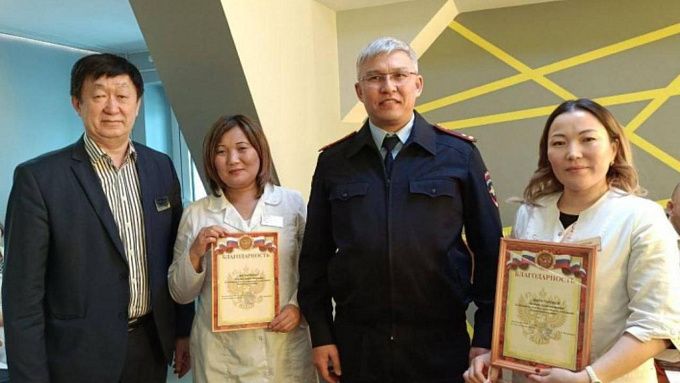 В Бурятии врачи спасли пенсионерку из лап мошенников