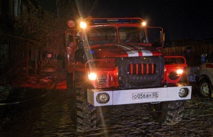 20 человек эвакуировали из горящей многоэтажки в Улан-Удэ