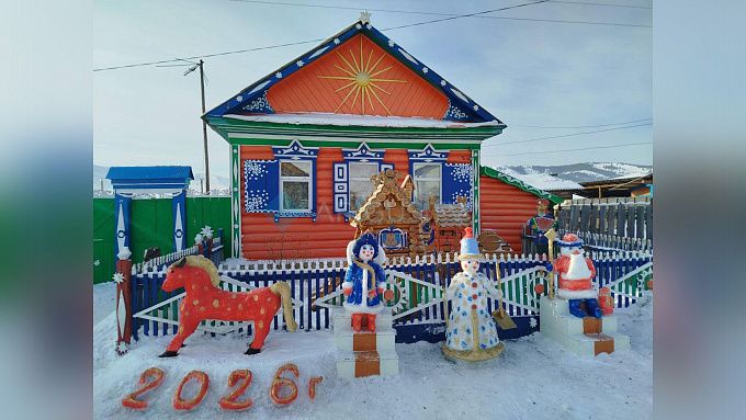 Снежные скульптуры возвела жительница села в Бурятии. ФОТО