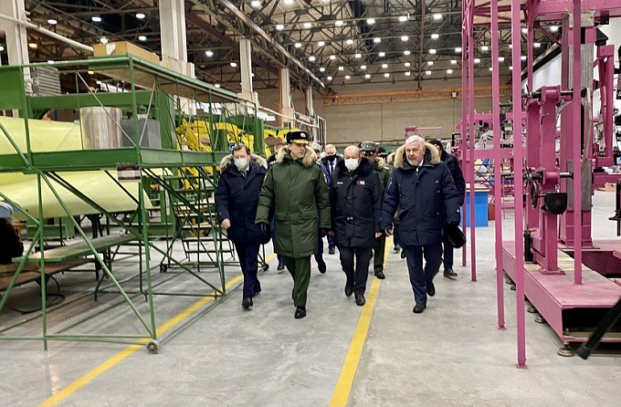 Замминистра обороны России посетил Улан-Удэнский авиазавод