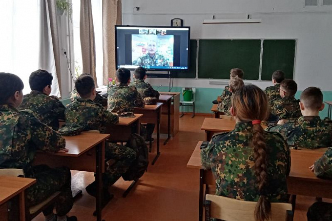 Росгвардейцы Бурятии провели онлайн-урок для школьников 