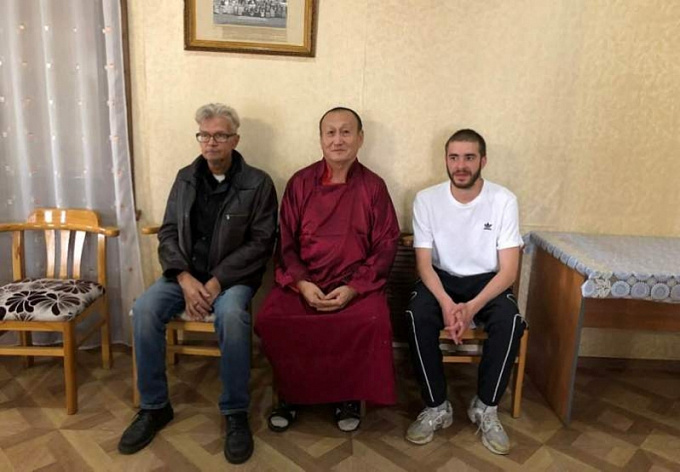 Внезапное фото: Хамбо лама, Эдуард Лимонов и Хаски 