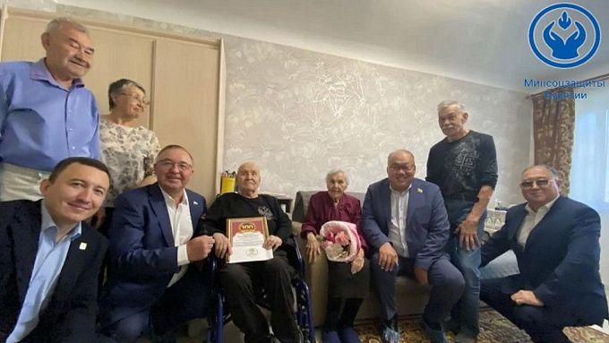 Вековой юбилей отметил ветеран ВОВ и почетный житель Улан-Удэ