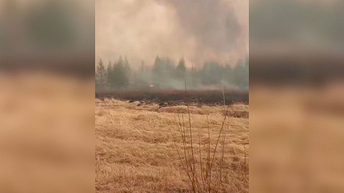 Поселок в районе Бурятии спасают от лесного пожара
