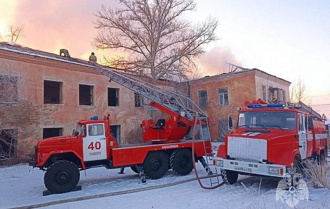 Пламя уничтожило почти 1000 кв.м. на пожаре в Бурятии