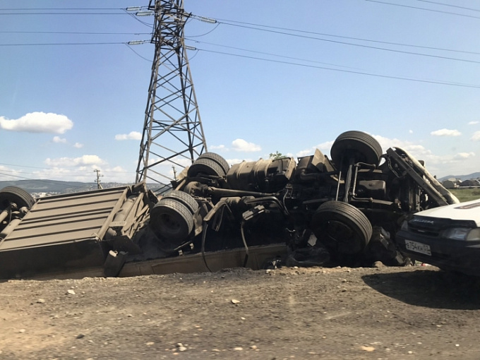Водитель фуры разбился насмерть в пригороде Улан-Удэ (ФОТО)