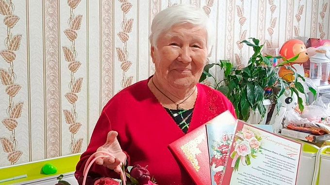 В Бурятии ветеран труда отметила 90-летний юбилей