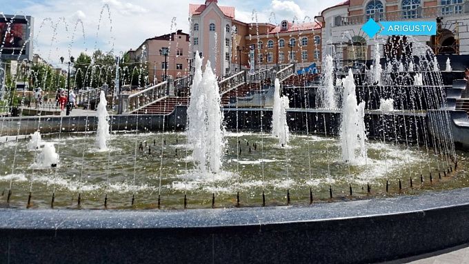 В Улан-Удэ фонтаны превращаются в болото. ФОТО