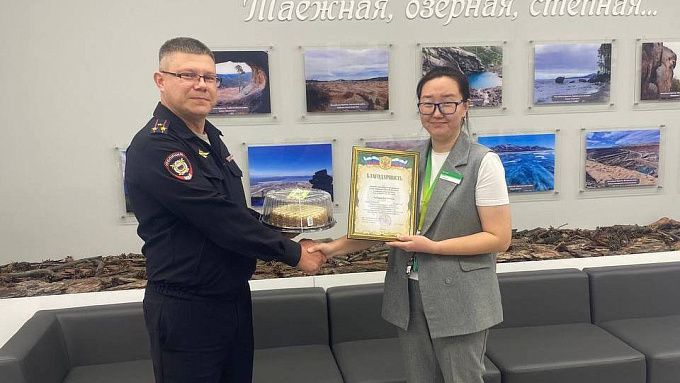 В Улан-Удэ сотрудница банка спасла женщину от потери 700 тысяч