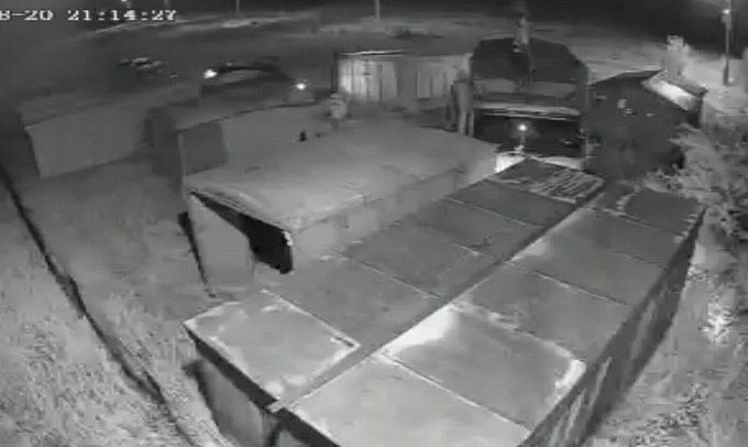В Улан-Удэ неизвестный на «воровайке» пытался вывезти гараж со штрафстоянки