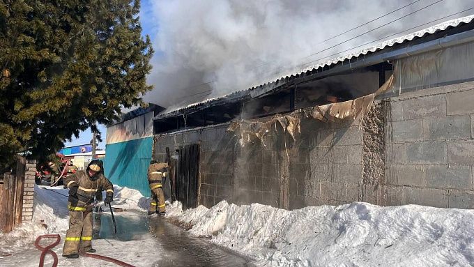 Надворные постройки подожгли в районе Бурятии
