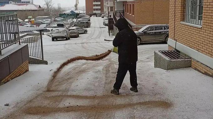 За скользкие дворы в Улан-Удэ «управляшкам» грозят штрафы