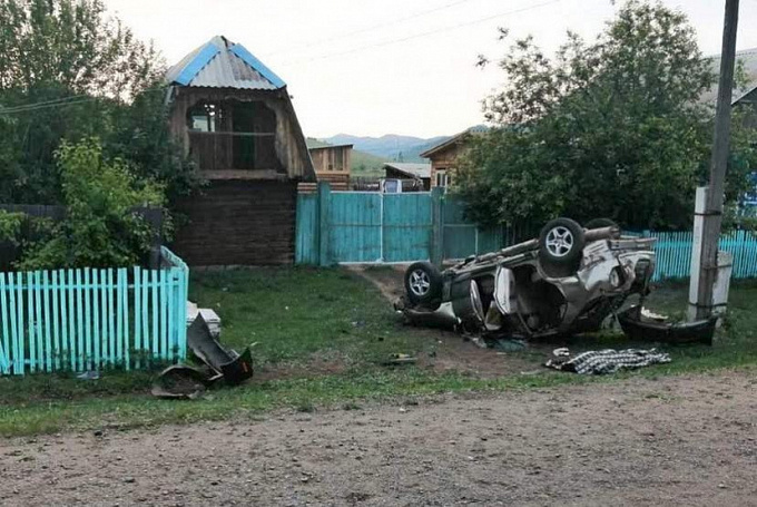 Пассажир погиб в перевернувшемся «Лексусе» в Бурятии (ФОТО)