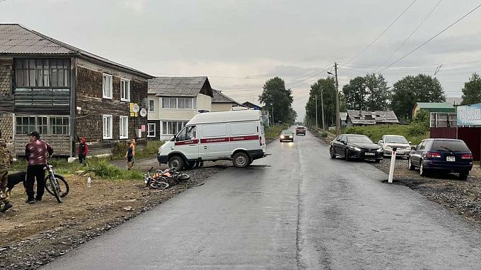 В Бурятии машина скорой помощи столкнулась с подростками на мопеде
