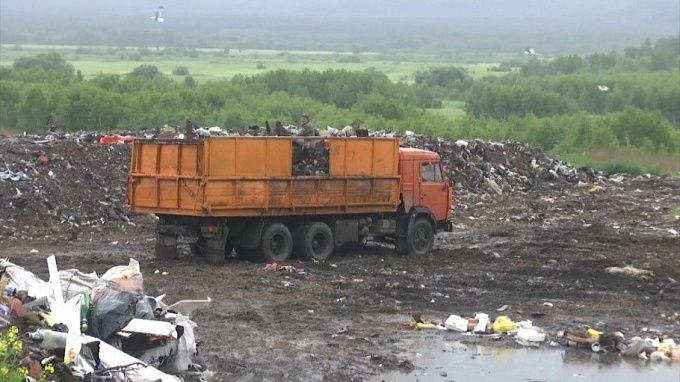 Житель Бурятии угнал мусоровоз из ограды гостиницы