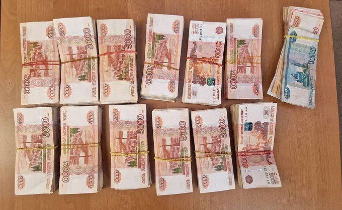 Более 28 млн рублей пытались перевезти через границу в Бурятии