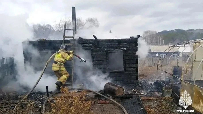 Крупный пожар потушили в районе Бурятии