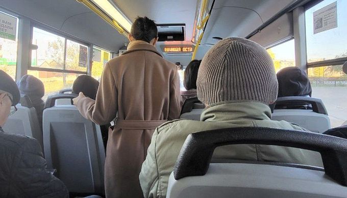 «Без остановки сигналил»: В Бурятии водитель автобуса оставил пассажиров без ужина 