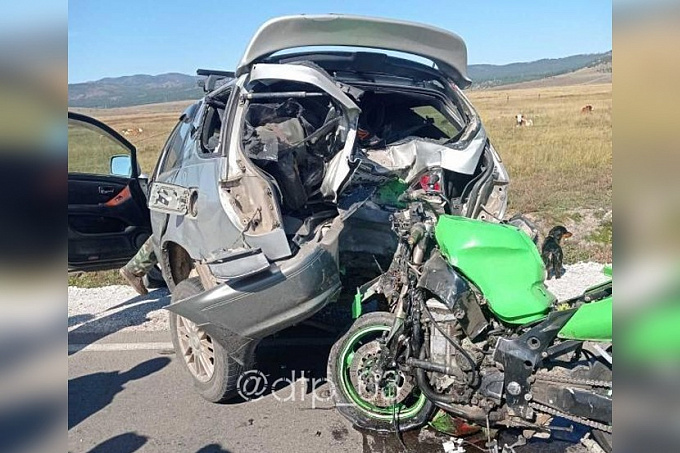 В Бурятии умер мотоциклист, врезавшийся в кроссовер