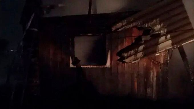 Огонь уничтожил дом в пригороде Улан-Удэ