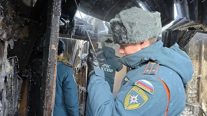 Крупный пожар уничтожил здание в районе Бурятии