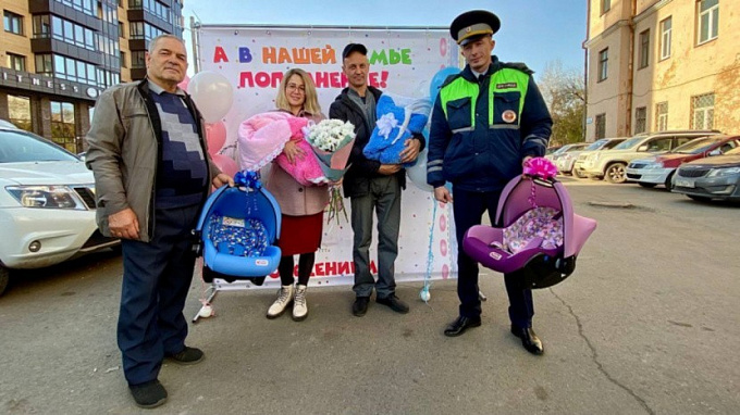 В Иркутске автоинспектор помог беременной женщине попасть в роддом