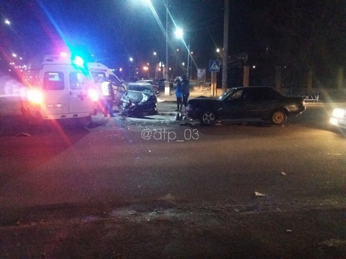 В Улан-Удэ столкнулись два автомобиля, есть пострадавший (Фото)