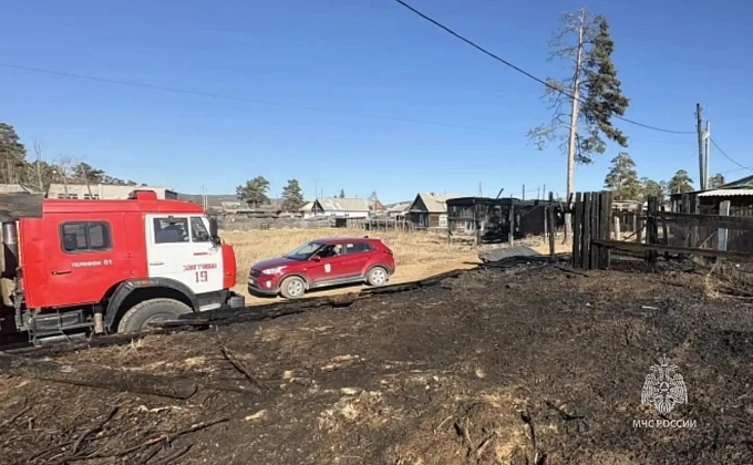 Житель Бурятии из-за собственной глупости спалил надворные постройки