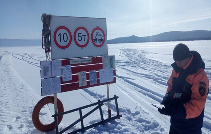 На Байкале открылась еще одна ледовая переправа