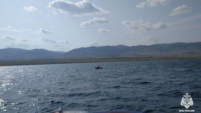 На озере в Бурятии спасатели ищут подростка