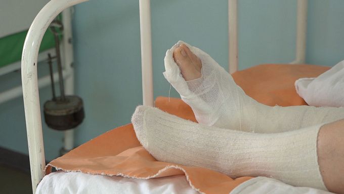 Юрист рассказала, что делать, если вы сломали ногу в гололёд