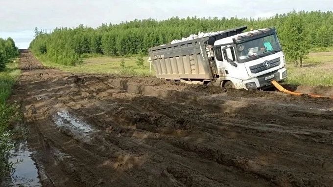 Глава Бурятии поручил восстановить размытую дорогу