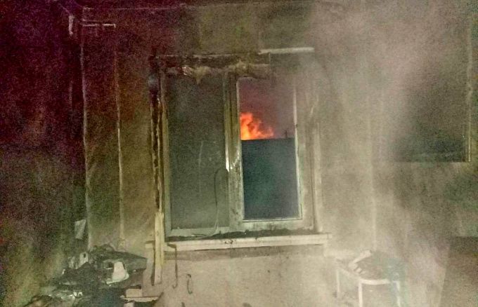 20 человек эвакуировали из горящего многоквартирного дома в Бурятии