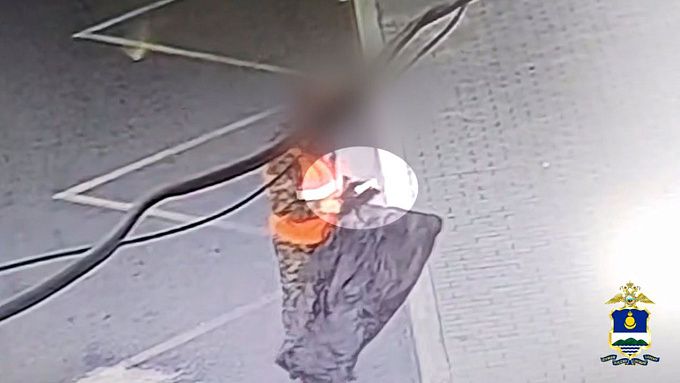 Дворник нашел кошелек с крупной суммой на улице Улан-Удэ и присвоил его себе