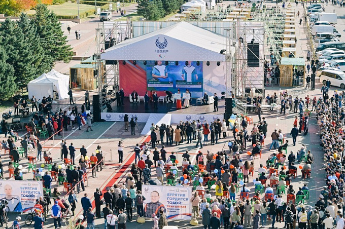 Глава Бурятии вручил призерам Паралимпиады нагрудные знаки почетных граждан