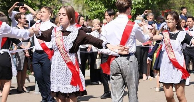 В Улан-Удэ последний звонок прозвенит для более 9 тысяч выпускников