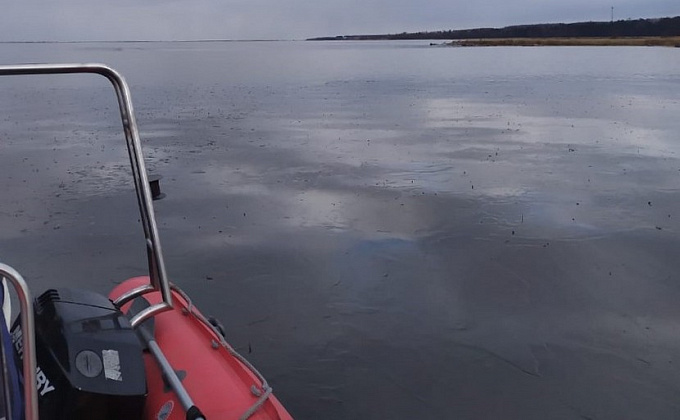 На Байкале вторые сутки ищут пропавших рыбаков