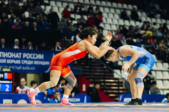 Чемпионат России по вольной борьбе среди женщин стартовал в Улан-Удэ (ФОТО)
