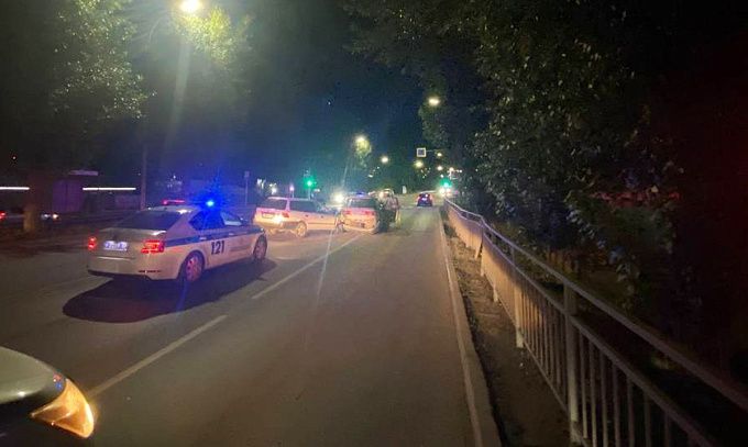 Водитель «Хонды» врезался в стоящий автомобиль в Улан-Удэ